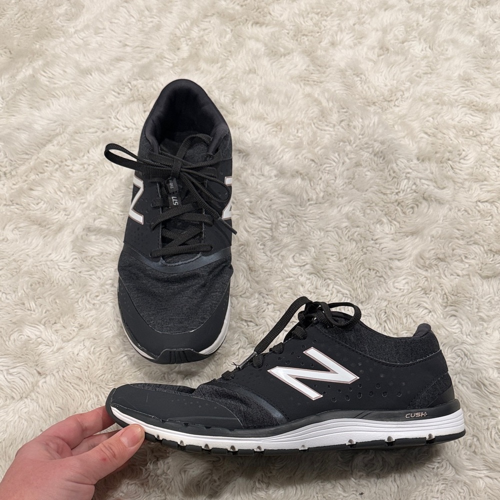 New Balance 577 v5 Cush+ women's black with white athletic shoes‎ Size 9